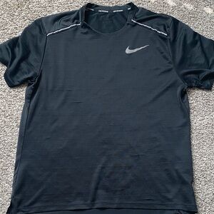 Nike Men's Dark Gray Short Sleeve Tee